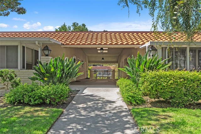 Detail Gallery Image 2 of 35 For 665 via Los Altos a,  Laguna Woods,  CA 92637 - 2 Beds | 2 Baths