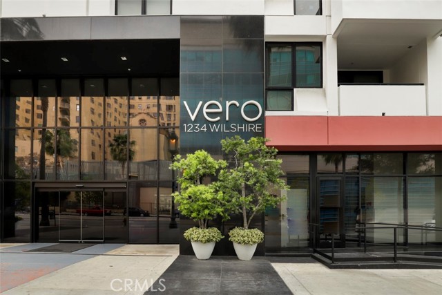 Detail Gallery Image 3 of 29 For 1234 Wilshire Bld #331,  Los Angeles,  CA 90017 - 2 Beds | 2 Baths
