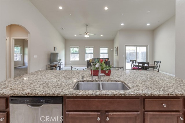 Detail Gallery Image 12 of 33 For 6808 W Lucas Dr, Fresno,  CA 93722 - 3 Beds | 2 Baths