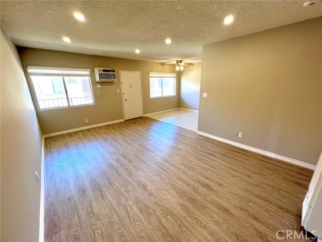 Detail Gallery Image 3 of 9 For 2306 Mira Vista Ave #7,  Montrose,  CA 91020 - 1 Beds | 1 Baths