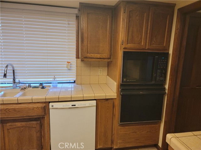 15440 Cactus Street, Hesperia CA: https://media.crmls.org/medias/64da45b9-f7fc-4e19-a2bc-bf57322e2ea1.jpg