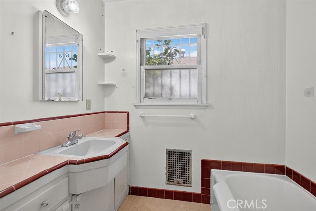 Detail Gallery Image 26 of 37 For 3727 West Bld, Los Angeles,  CA 90016 - 3 Beds | 1/1 Baths