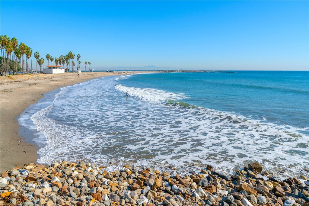 https://media.crmls.org/medias/64dad1ce-6a76-4ed9-bd09-89f80a3d2415.jpg?preset=X-Large