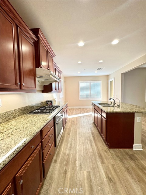 Detail Gallery Image 9 of 36 For 13945 Barnett Ln, Corona,  CA 92880 - 5 Beds | 3/1 Baths