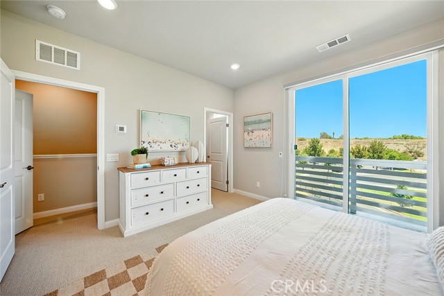 1425 W Sunrise Lane, San Pedro CA: https://media.crmls.org/medias/64daee2f-52c0-473d-b8d5-e55d997c3102.jpg