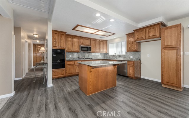 Detail Gallery Image 6 of 42 For 25711 Alto, San Bernardino,  CA 92404 - 3 Beds | 2 Baths