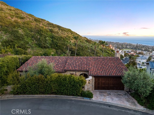 Detail Gallery Image 4 of 43 For 715 Mystic Way, Laguna Beach,  CA 92651 - 4 Beds | 4/1 Baths