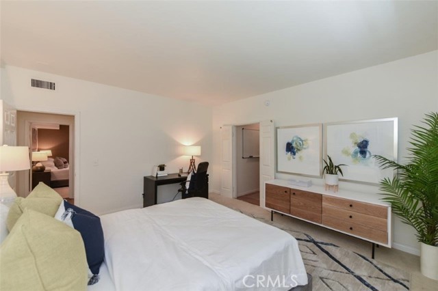 14237 Burbank Boulevard, 1 photo 4