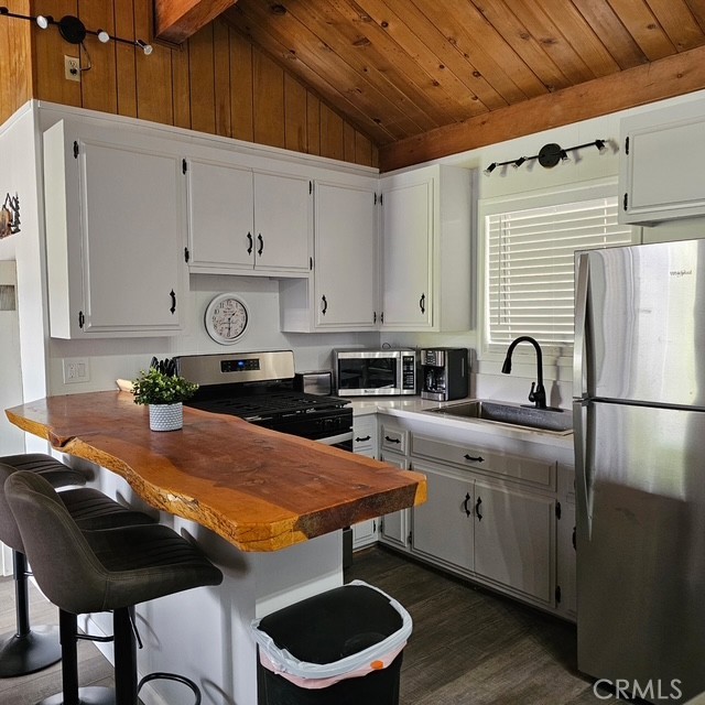 Detail Gallery Image 14 of 17 For 440 W Mojave Bld, Big Bear City,  CA 92314 - – Beds | – Baths