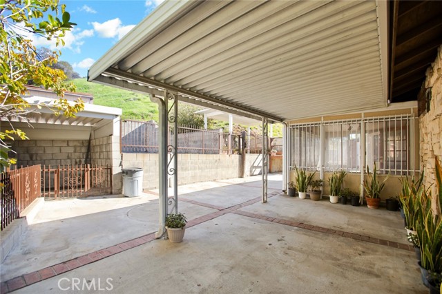 8216 Glencrest, Sun Valley CA: https://media.crmls.org/medias/64dc7cad-feec-4e7d-829a-41219343e874.jpg