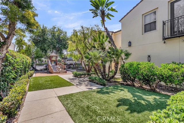 2151 Atlantic Avenue, Long Beach CA: https://media.crmls.org/medias/64dc95dd-bc1f-4604-970e-925c4ec5759a.jpg