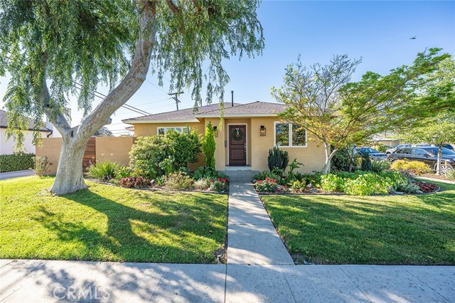 Detail Gallery Image 2 of 46 For 6200 E Fairbrook, Long Beach,  CA 90815 - 3 Beds | 1 Baths