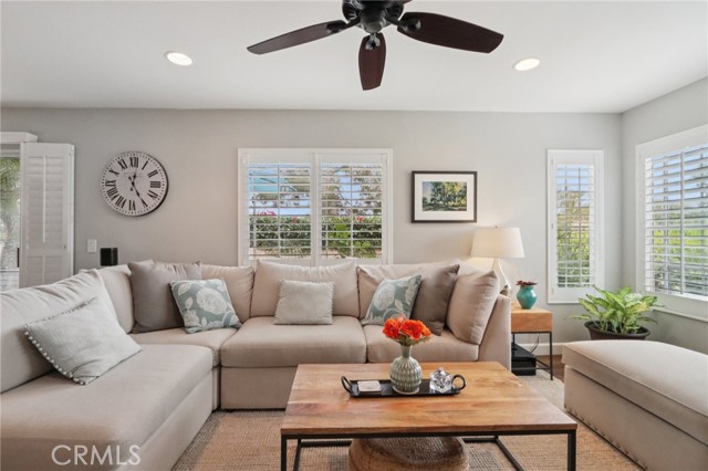 21201 Jasmines Way, Lake Forest CA: https://media.crmls.org/medias/64de0703-8b45-4a93-ad59-916bf15cb1a5.jpg