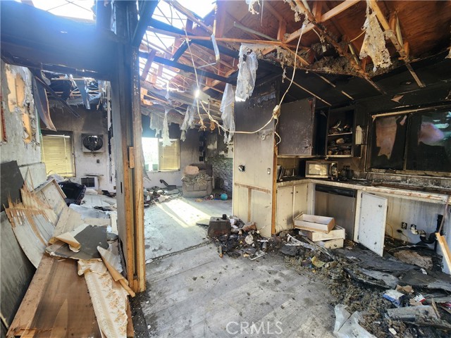 19006 Joshua Street, Adelanto CA: https://media.crmls.org/medias/64de2f47-8009-43ee-8b02-d1cac8918d6c.jpg