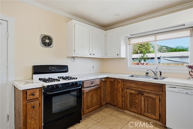 Detail Gallery Image 14 of 27 For 3440 Beach, Nice,  CA 95464 - 2 Beds | 1 Baths
