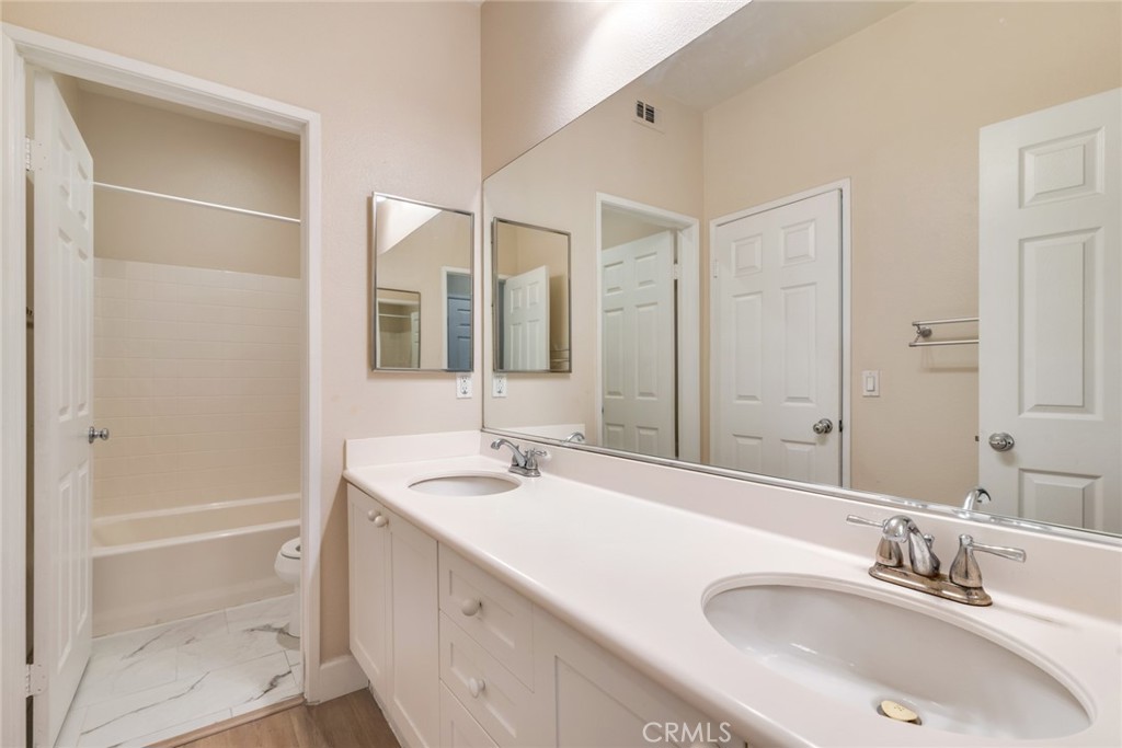 MLS #WS25187094 img 9