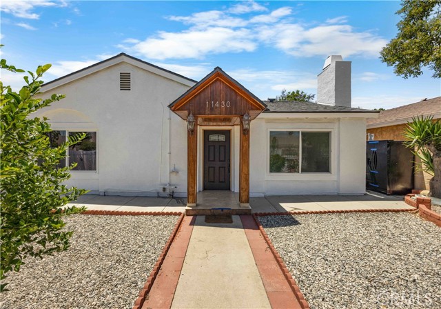 11430 Strathern Street, North Hollywood CA: https://media.crmls.org/medias/64ded3d8-6038-42cf-8b1c-4230214cfbc0.jpg