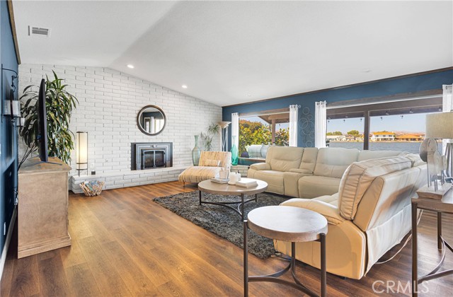 Detail Gallery Image 8 of 40 For 18083 Mariner Dr, Victorville,  CA 92395 - 3 Beds | 3 Baths
