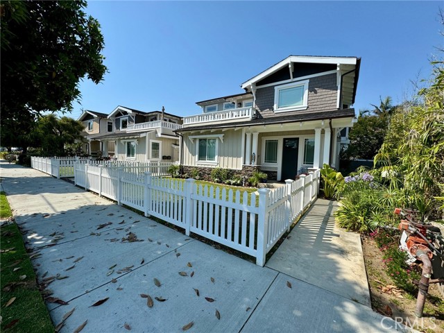 Detail Gallery Image 1 of 75 For 804 N Irena Ave #B,  Redondo Beach,  CA 90277 - 3 Beds | 2/1 Baths