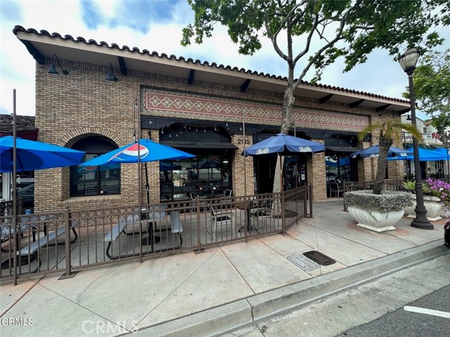 2135 Ventura Boulevard photo 4