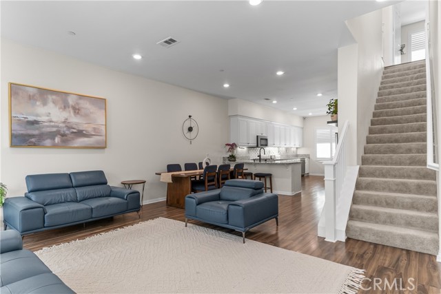 Detail Gallery Image 3 of 54 For 135 Neptune, Irvine,  CA 92618 - 2 Beds | 2/1 Baths
