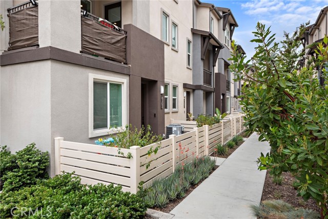 8103 Cooper Lane, Gardena CA: https://media.crmls.org/medias/64dfe9a3-e106-4121-ba7d-59ce93e247bf.jpg