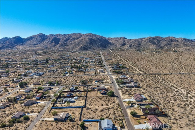 Detail Gallery Image 5 of 12 For 7199 Olympic Rd, Joshua Tree,  CA 92252 - – Beds | – Baths