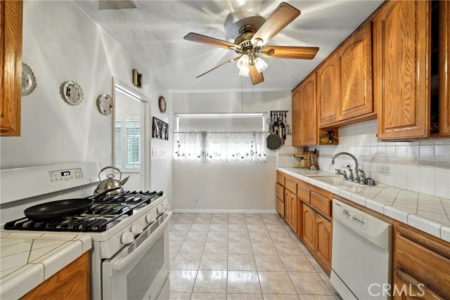 Detail Gallery Image 9 of 28 For 1612 W Poplar St, Compton,  CA 90220 - 3 Beds | 2 Baths