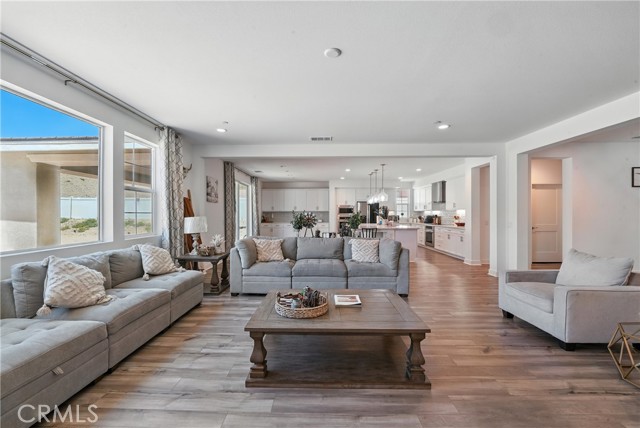 3969 Eliopulos Ranch Drive, Palmdale CA: https://media.crmls.org/medias/64e0f20a-e7e4-4fae-a07d-2687df91df27.jpg