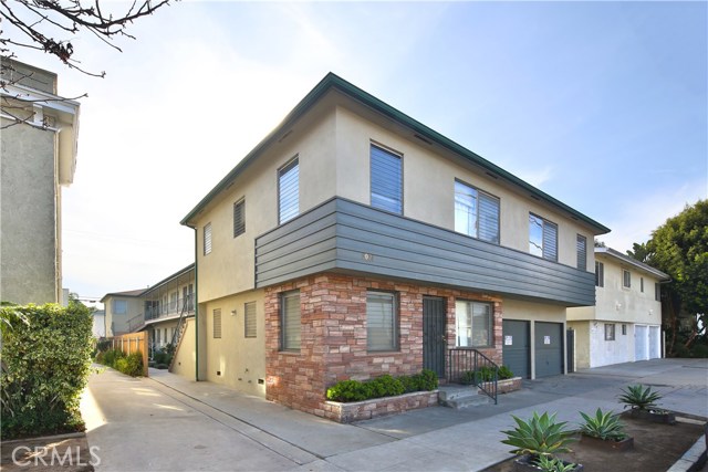 3024 E 3rd Street Long Beach, California Excellent Long Beach location with significant upside in rents. Each unit has access to a common laundry room and there are six garages for additional income. The building has been well maintained with units upgraded as they turnover.