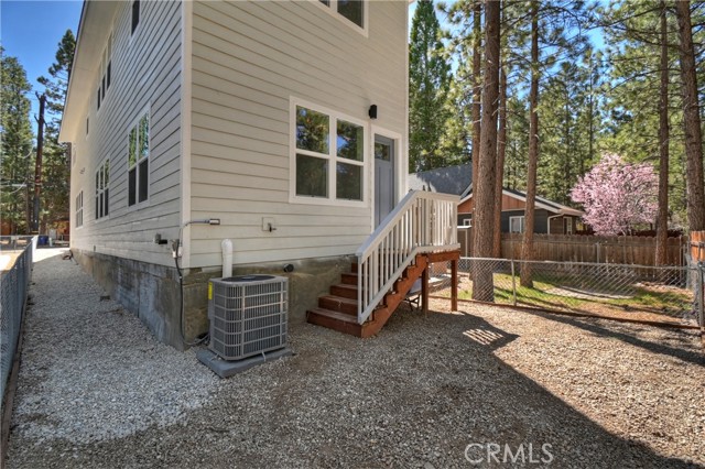 Detail Gallery Image 33 of 50 For 911 Sugarloaf, Big Bear City,  CA 92314 - 3 Beds | 3 Baths