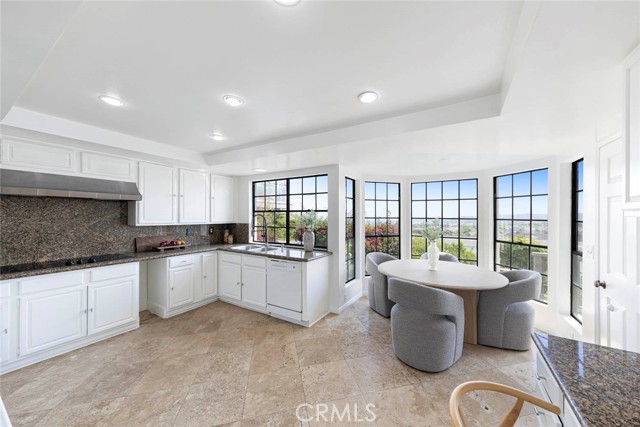 Detail Gallery Image 9 of 47 For 24 Coventry, Newport Beach,  CA 92660 - 2 Beds | 2 Baths