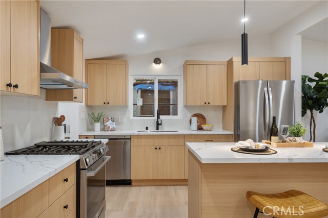 Detail Gallery Image 3 of 32 For 20110 Flallon, Lakewood,  CA 90715 - 4 Beds | 2 Baths