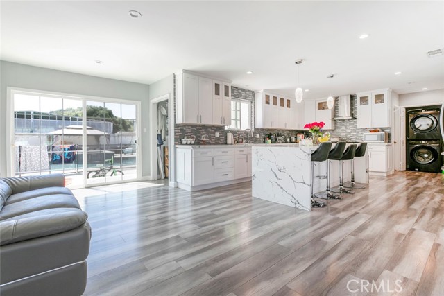 11024 Peoria Street, Sun Valley CA: https://media.crmls.org/medias/64e4a26b-35d2-48ec-99c8-4e6d460ef3da.jpg