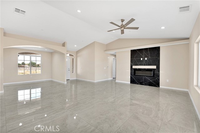 20020 Symeron Road, Apple Valley CA: https://media.crmls.org/medias/64e4e8c9-52c9-419e-b729-556db7f770fb.jpg