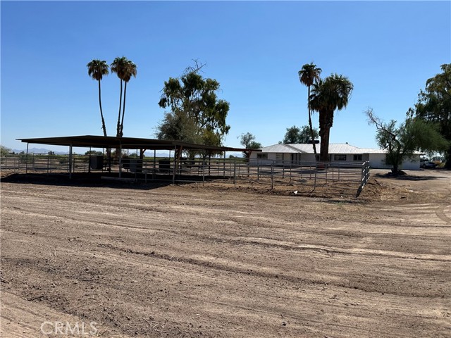 Detail Gallery Image 5 of 38 For 14563 W 14th Ave, Blythe,  CA 92225 - 3 Beds | 3 Baths