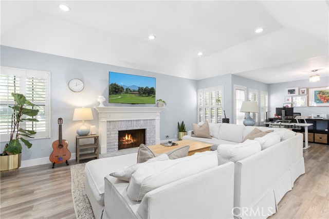 Detail Gallery Image 2 of 27 For 7 Onyx, Irvine,  CA 92614 - 2 Beds | 2 Baths