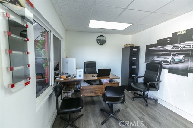 5035 Hollywood Boulevard, Los Feliz CA: https://media.crmls.org/medias/64e7536b-acc7-4ddb-83ce-15591deb79fa.jpg