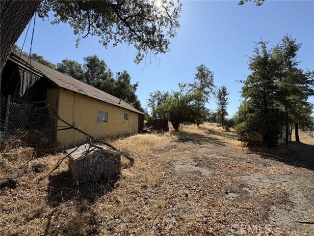 45304 Road 621, Ahwahnee CA: https://media.crmls.org/medias/64e7544d-f0fa-460e-827c-4ef58202107c.jpg