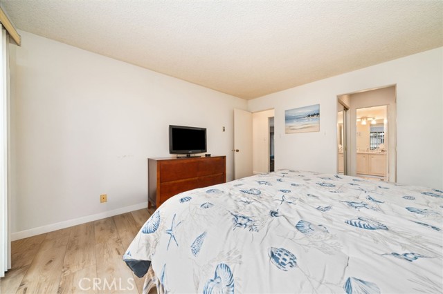Detail Gallery Image 10 of 22 For 3665 E 1st #202,  Long Beach,  CA 90803 - 2 Beds | 2 Baths