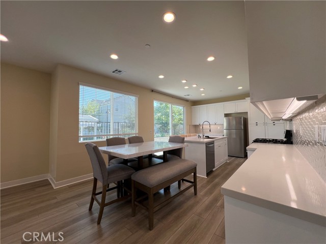 4292 S Heather Privado, Ontario CA: https://media.crmls.org/medias/64e772c8-0eac-4c95-a1b4-815b69a48d4b.jpg