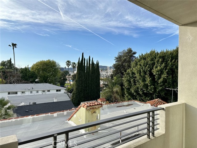 Detail Gallery Image 4 of 34 For 5820 La Mirada Ave #403,  Hollywood,  CA 90038 - 2 Beds | 2 Baths
