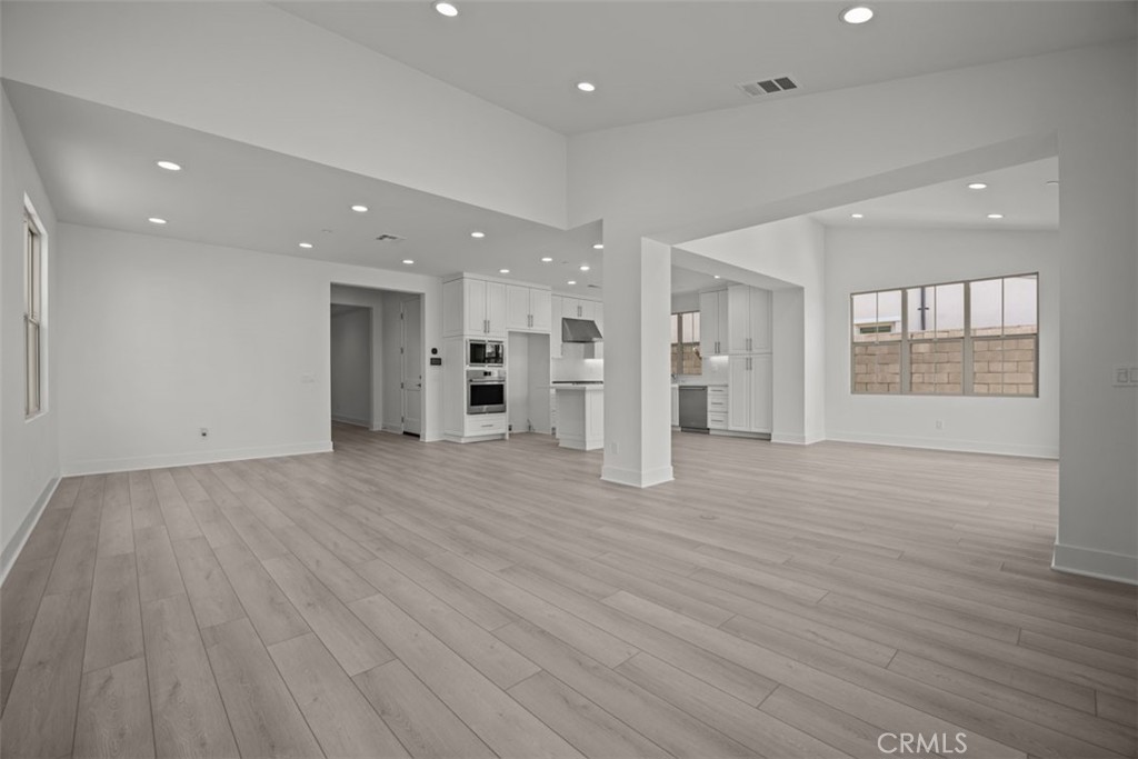 MLS #OC25217448 image #1