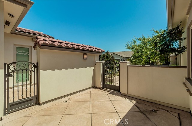 Detail Gallery Image 4 of 48 For 1562 N Empire Ln, Clovis,  CA 93619 - 3 Beds | 2/1 Baths
