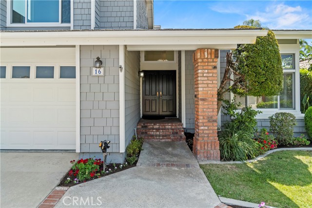 16 Harrisburg, Irvine CA: https://media.crmls.org/medias/64e9f89e-1abe-4d05-ac5d-0c0d79532a8e.jpg