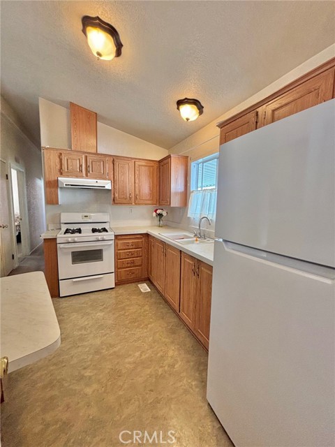 Detail Gallery Image 3 of 7 For 10745 Victoria Ave #70,  Whittier,  CA 90604 - 2 Beds | 2 Baths