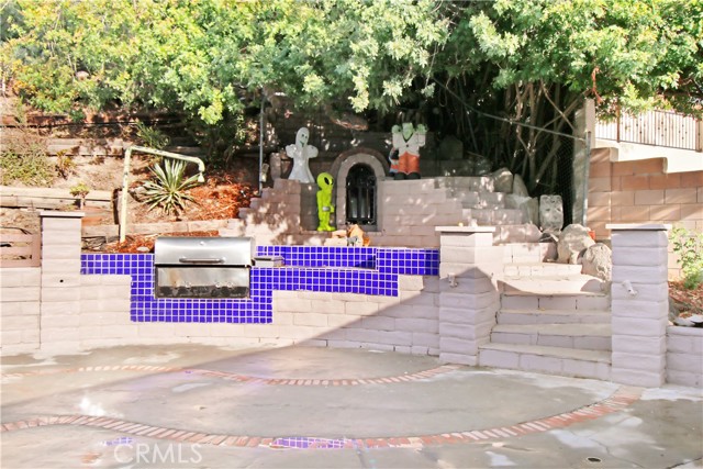 5694 Collins Place, Woodland Hills CA: https://media.crmls.org/medias/64ea35c6-cc2a-4e2c-85d4-ba75ea17dc05.jpg