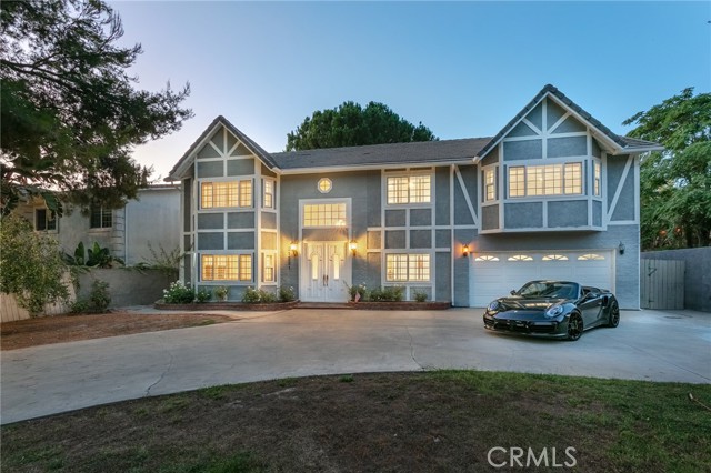 Detail Gallery Image 4 of 34 For 21221 Mulholland Dr, Woodland Hills,  CA 91364 - 5 Beds | 3/1 Baths