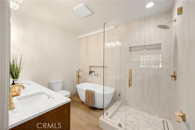 Detail Gallery Image 27 of 65 For 631 N Kenwood St, Burbank,  CA 91505 - 5 Beds | 3 Baths