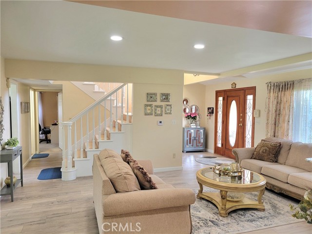 Detail Gallery Image 5 of 42 For 17027 Simonds St, Granada Hills,  CA 91344 - 4 Beds | 3 Baths
